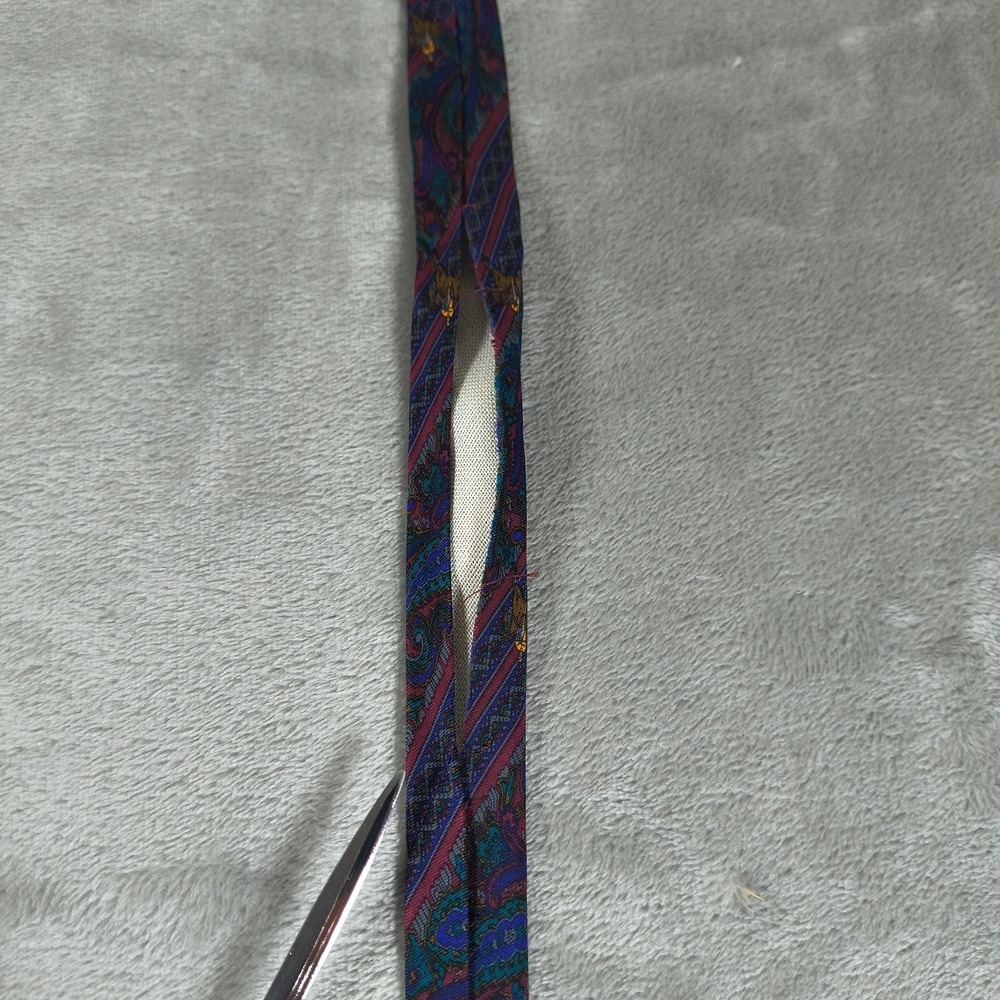Vintage Gucci Tie Mens 56x3.5 Blue Paisley Equestrian Horse Silk Made In Italy - Picture 8 of 8